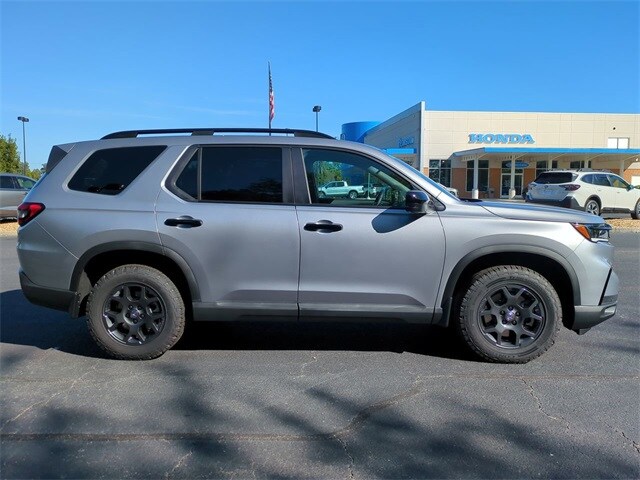 2025 Honda Pilot TrailSport photo 3