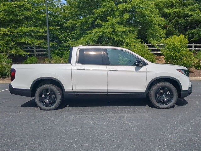 2025 Honda Ridgeline Black Edition photo 3
