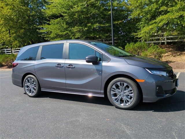 2026 Honda Odyssey Touring photo 2