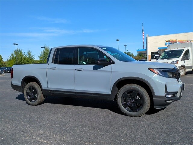 2026 Honda Ridgeline Black Edition photo 2