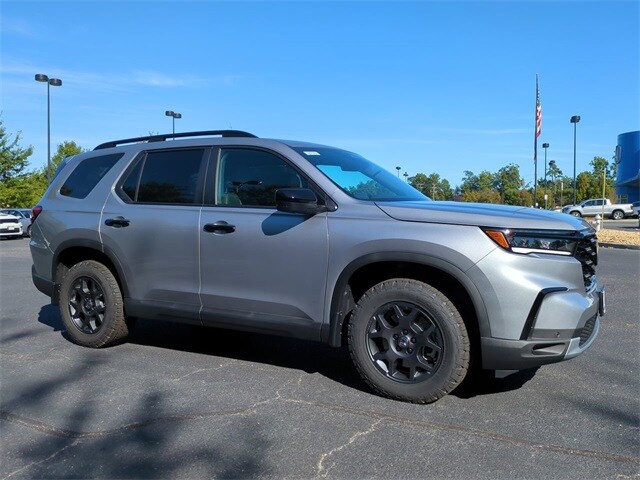 2025 Honda Pilot TrailSport photo 2