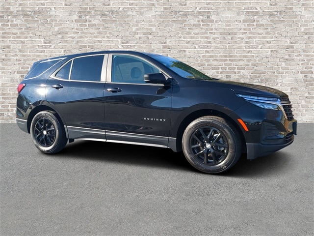 2023 Chevrolet Equinox LS's photo