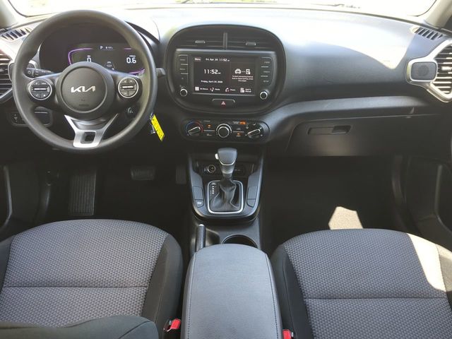 2024 Kia Soul LX - Photo 14