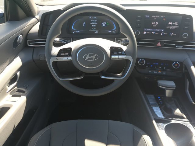 2025 Hyundai Elantra Blue - Photo 14