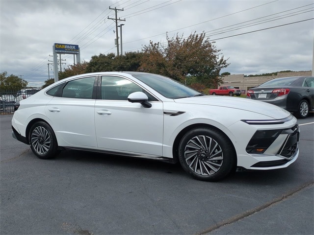 2024 Hyundai Sonata Hybrid Sedan  2024 Hyundai Sonata Hybrid Sedan