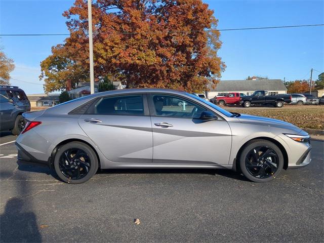 2026 Hyundai Elantra SEL Sport photo 3