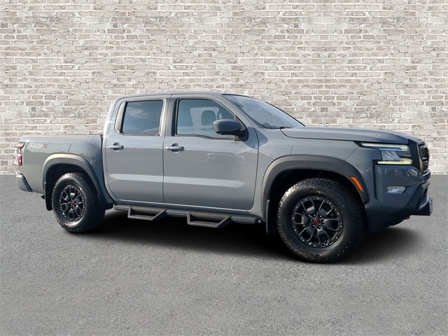 2022 Nissan Frontier PRO-X's photo