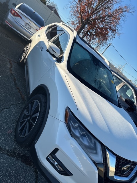 2018 Nissan Rogue SL photo 3