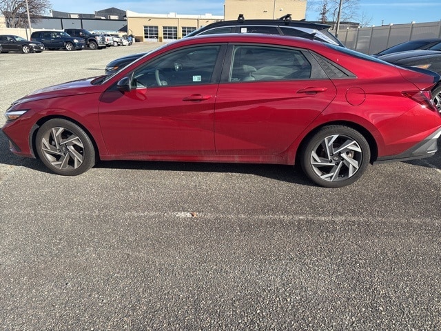 2025 Hyundai Elantra SEL's photo