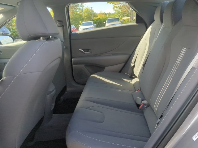 2025 Hyundai Elantra Blue - Photo 12