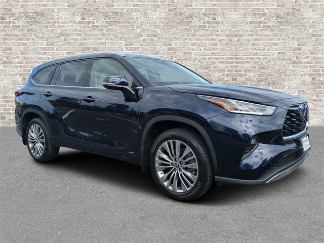 2024 Toyota Highlander Platinum's photo