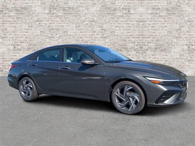 2025 Hyundai Elantra Limited's photo