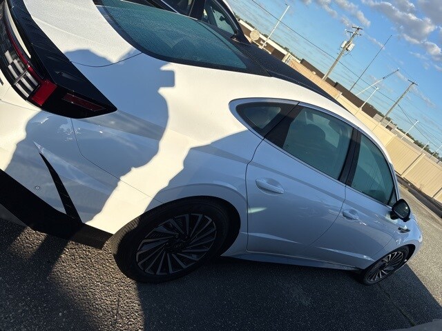 2024 Hyundai Sonata Hybrid Limited photo 2
