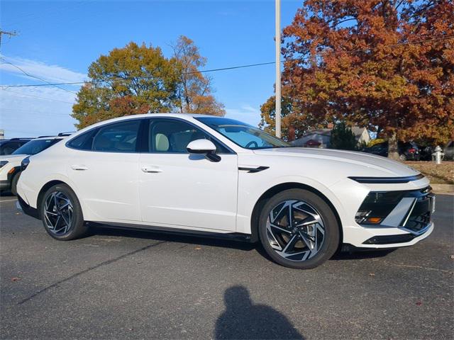 2026 Hyundai Sonata SEL Sport photo 2