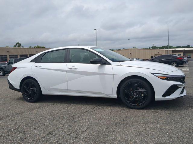 2026 Hyundai Elantra 2.0 SEL Sport Premium's photo
