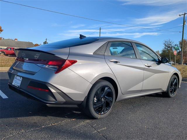 2026 Hyundai Elantra SEL Sport photo 4