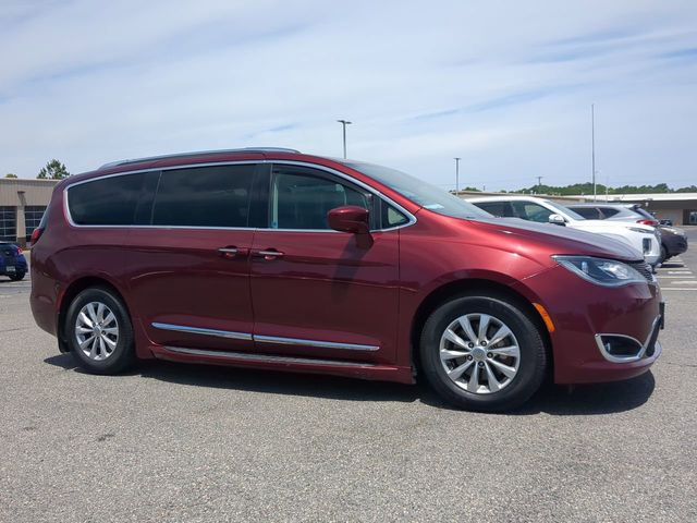 2018 Chrysler Pacifica Touring L's photo