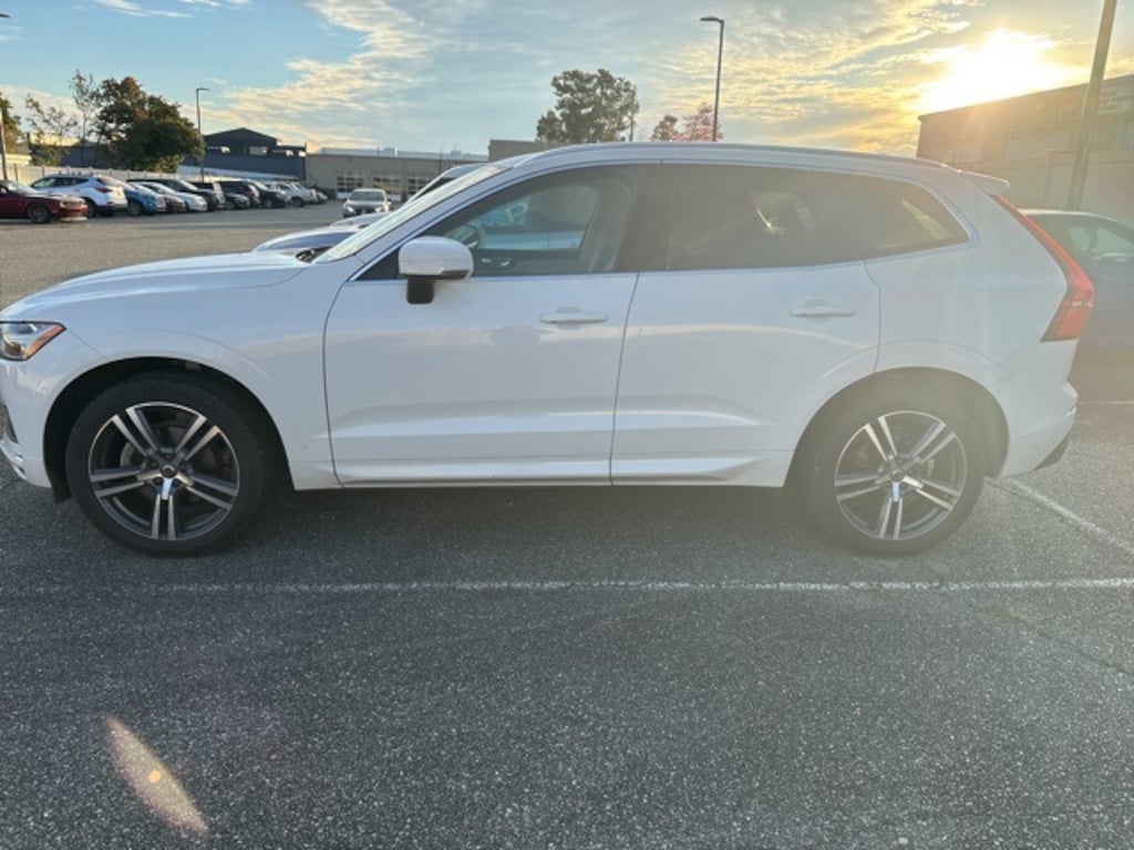 Used 2020 Volvo XC60 T5 Momentum SUV
