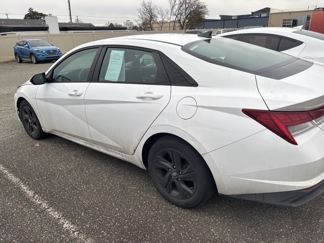 2022 Hyundai Elantra Blue's photo
