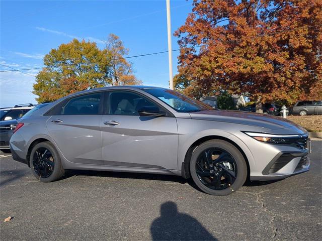 2026 Hyundai Elantra SEL Sport photo 2