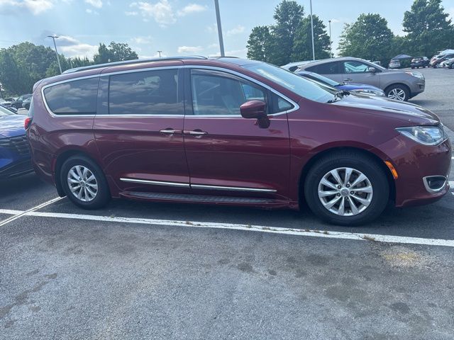 2018 Chrysler Pacifica Touring L's photo