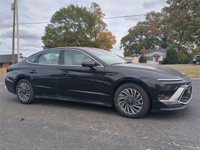 2025 Hyundai Sonata Hybrid Sedan  2025 Hyundai Sonata Hybrid Sedan