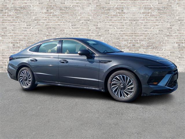 2025 Hyundai Sonata Hybrid Sedan  2025 Hyundai Sonata Hybrid Sedan