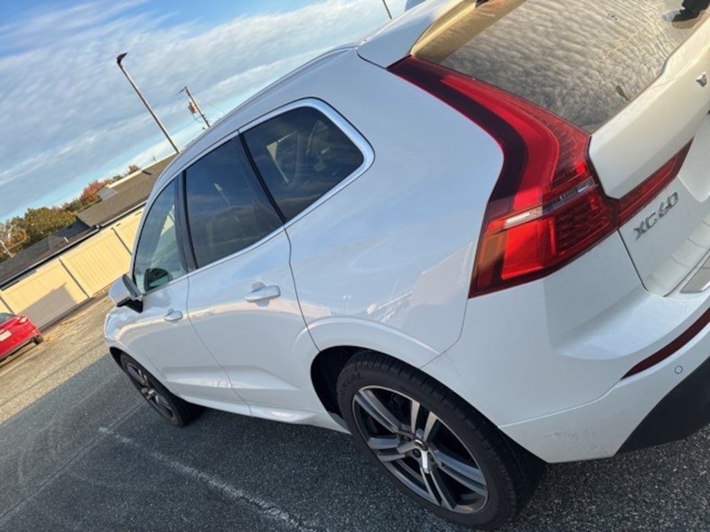 Used 2020 Volvo XC60 T5 Momentum SUV