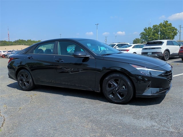 Used 2022 Hyundai Elantra SEL with VIN 5NPLM4AG6NH063666 for sale in Midlothian, VA