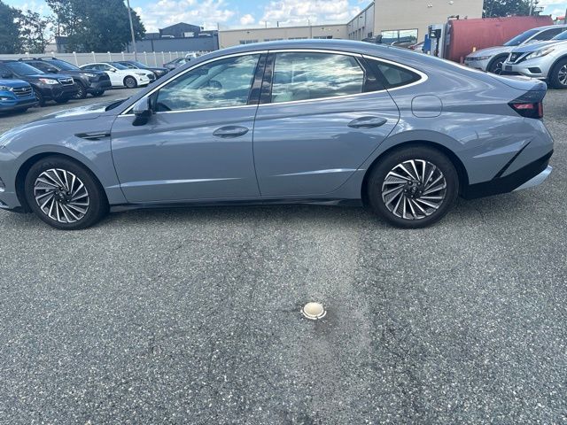2025 Hyundai Sonata Hybrid Sedan 