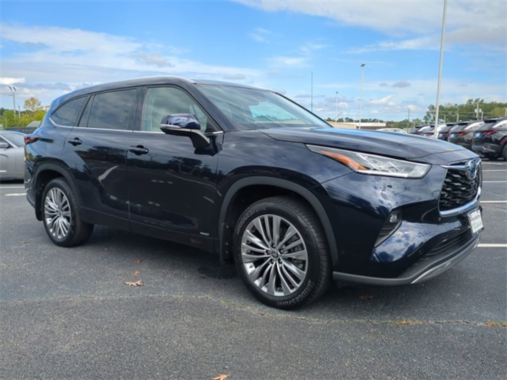Used 2024 Toyota Highlander Hybrid Platinum SUV