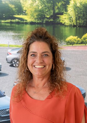 Staff member Denise Williams from ID_d8ee9bc5842e