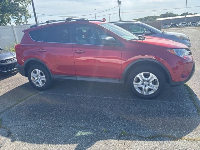 2015 Toyota RAV4 LE's photo