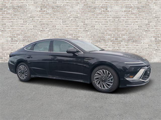 2025 Hyundai Sonata Hybrid Sedan 