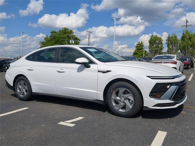 2025 Hyundai Sonata SE photo 2