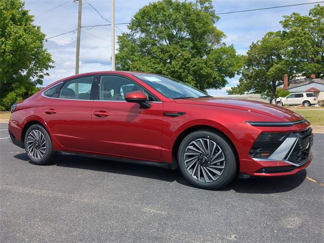 2025 Hyundai Sonata Hybrid SEL photo 2