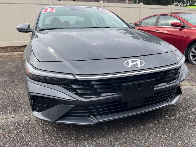 2025 Hyundai Elantra Limited - Photo 5