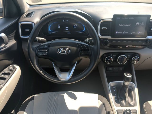 2025 Hyundai Venue SEL - Photo 15