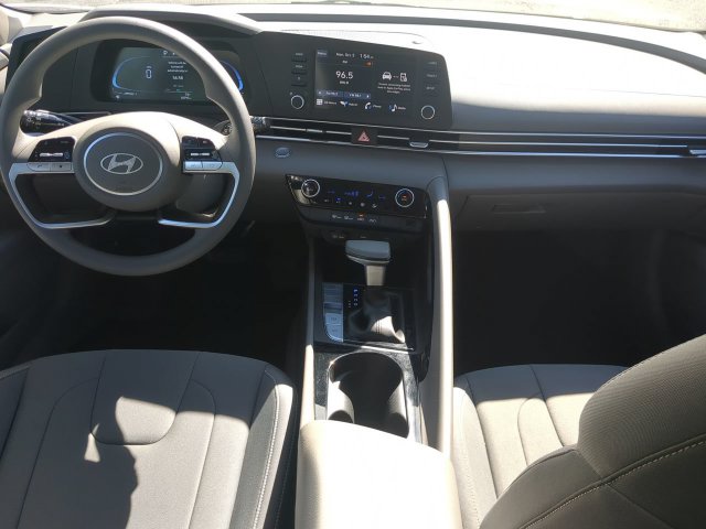 2025 Hyundai Elantra Blue - Photo 13