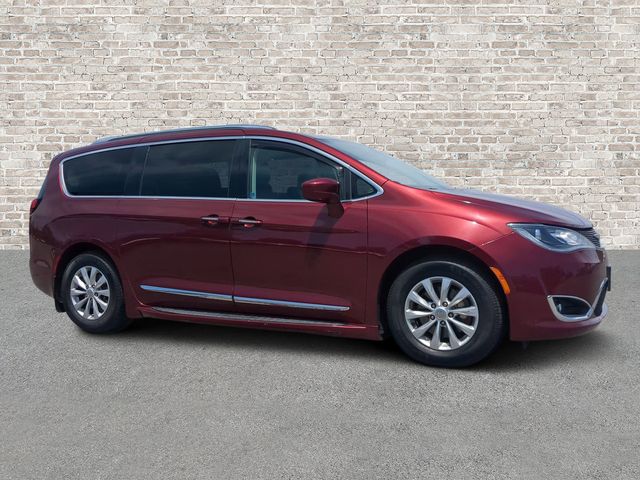 2018 Chrysler Pacifica Touring L's photo