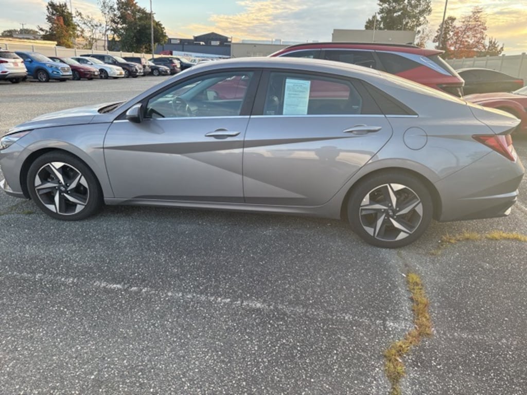 Used 2022 Hyundai Elantra Limited Sedan
