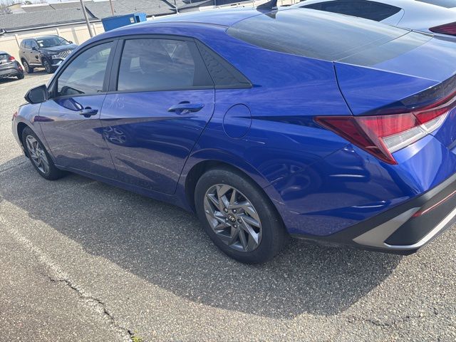 2024 Hyundai Elantra Sedan 