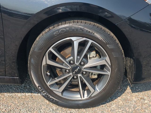 2023 Kia Forte LXS - Photo 11