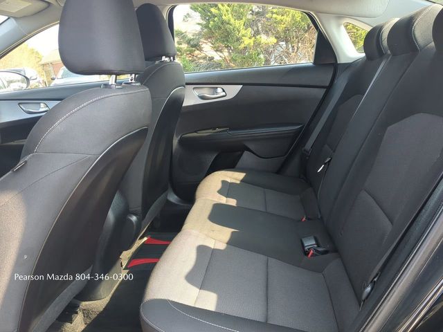 2023 Kia Forte LXS - Photo 13