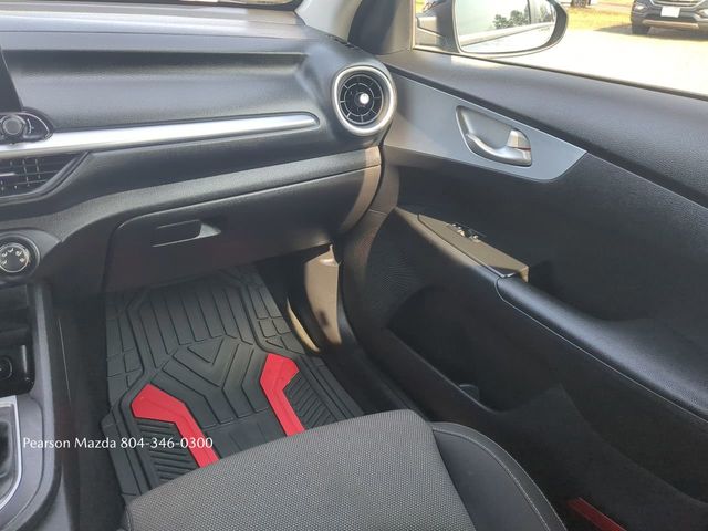 2023 Kia Forte LXS - Photo 16