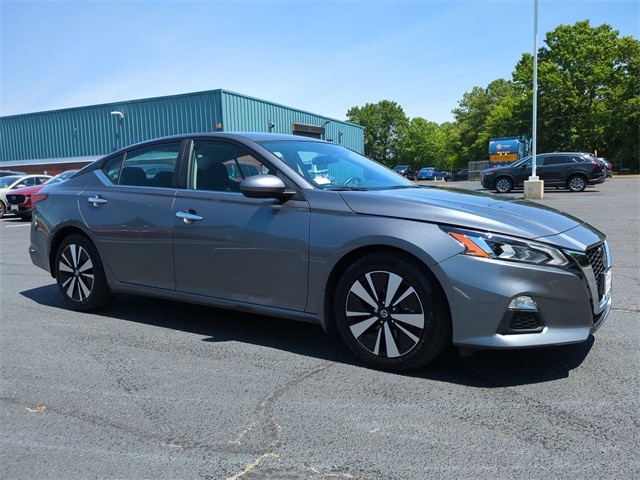 Used 2022 Nissan Altima SV with VIN 1N4BL4DV9NN361711 for sale in Richmond, VA