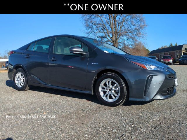 2022 Toyota Prius LE's photo