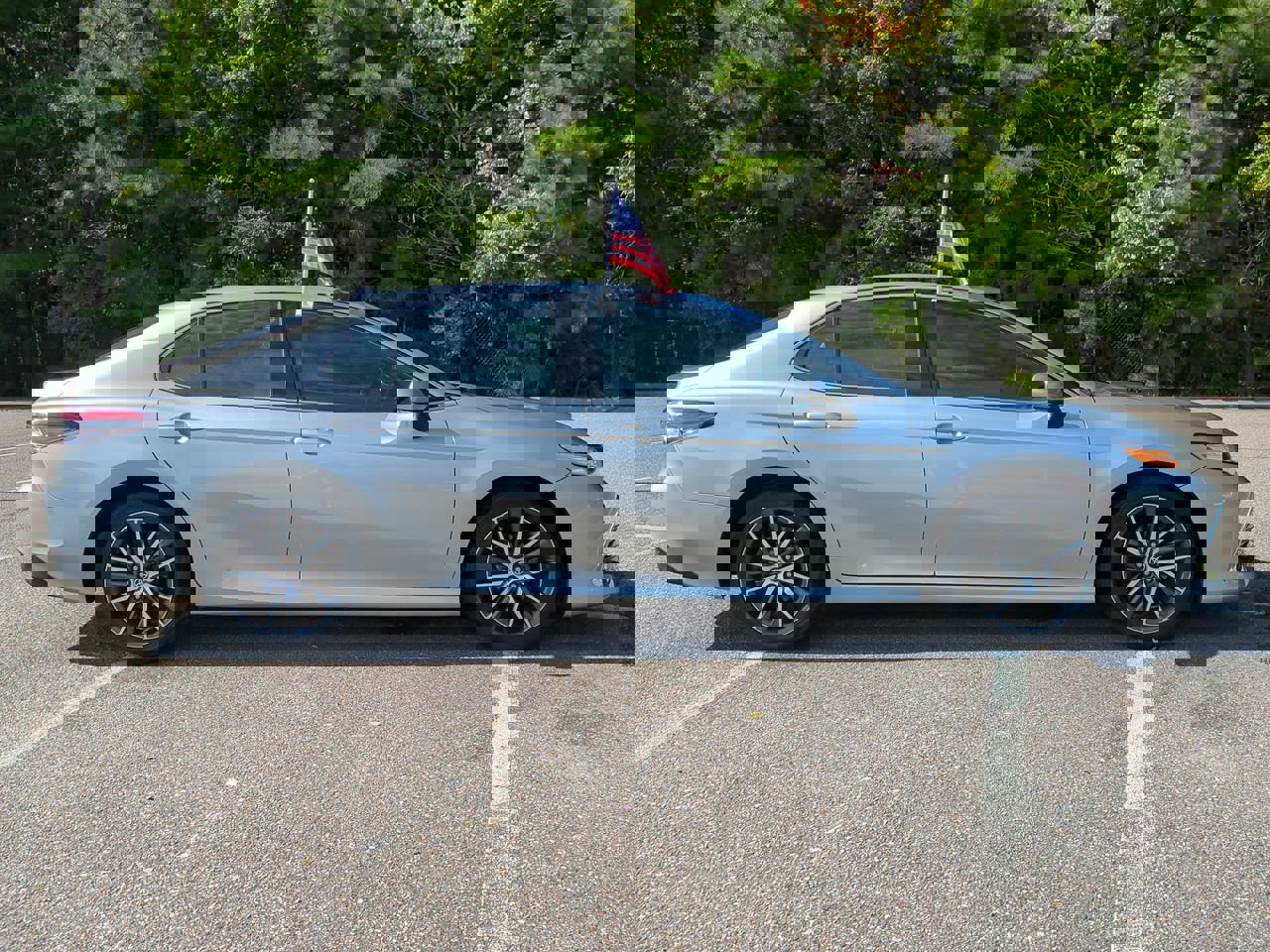 2023 Toyota Camry XLE photo 3