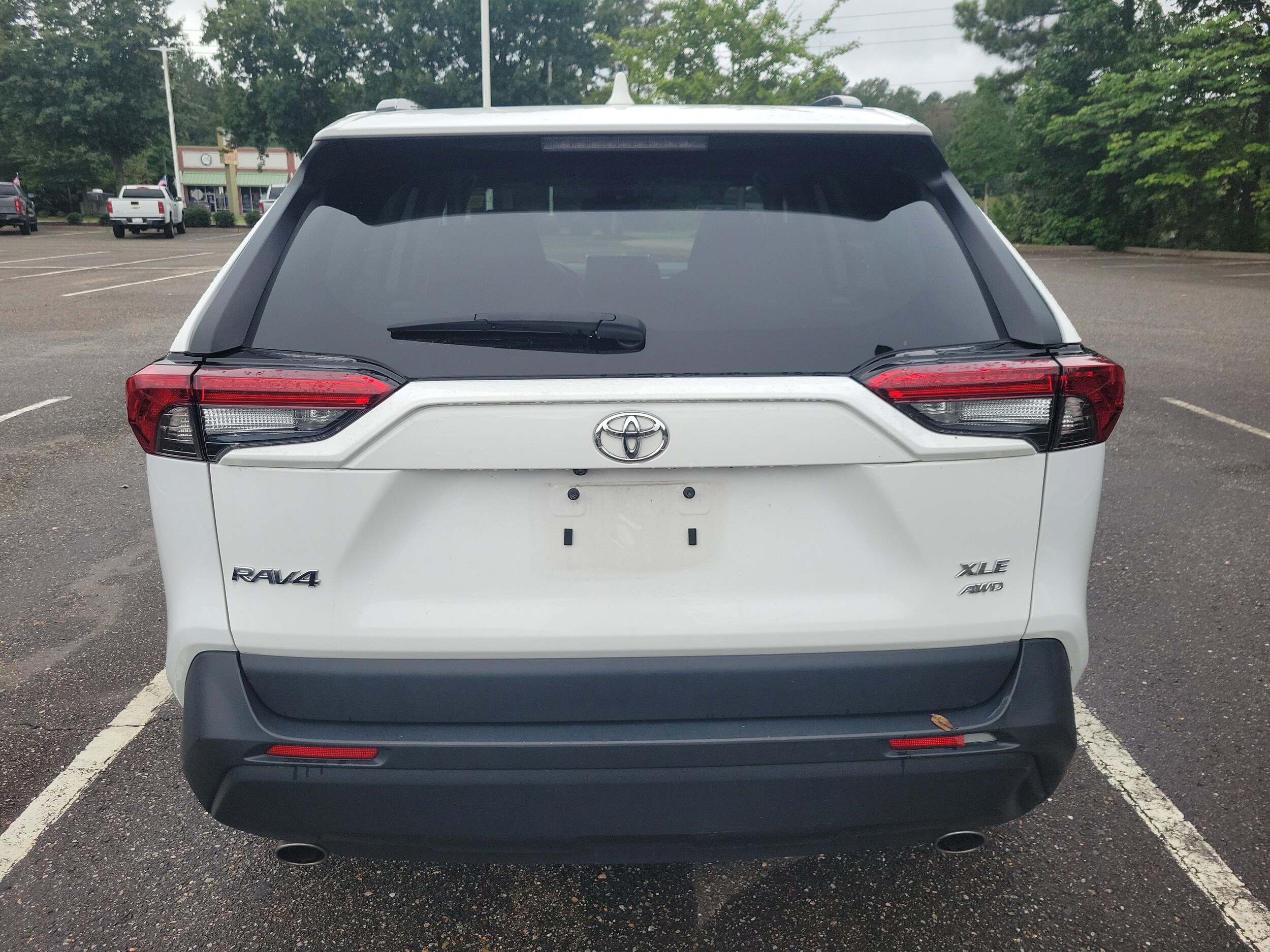 2023 Toyota RAV4 XLE photo 3