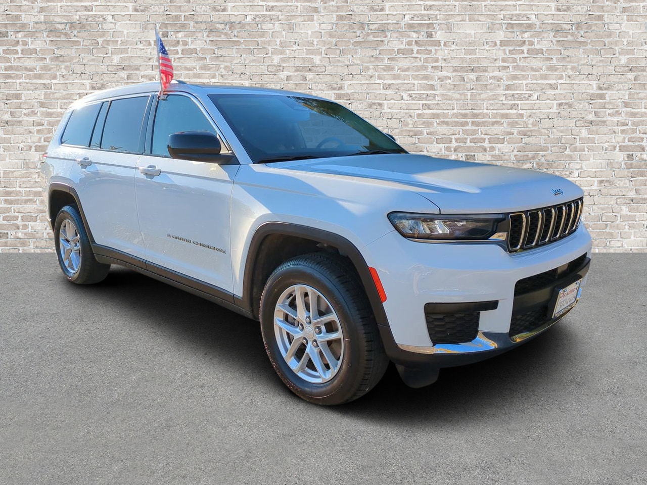 2023 Jeep Grand Cherokee L Laredo's photo